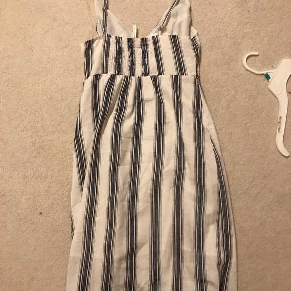 MID LENGTH BUTTON UP DRESS - Picture 4 of 4